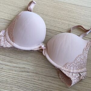 Victoria Secrets push up bra size 32 B